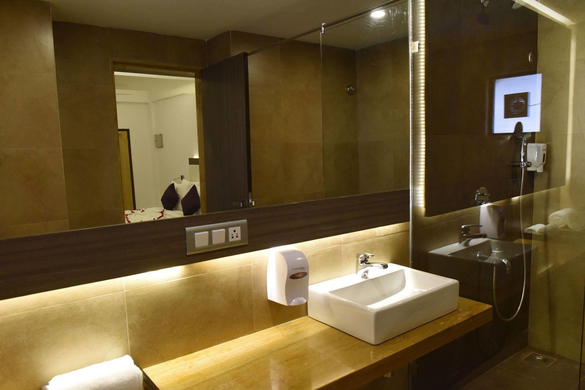 Treehouse Neptune Panaji Exterior foto